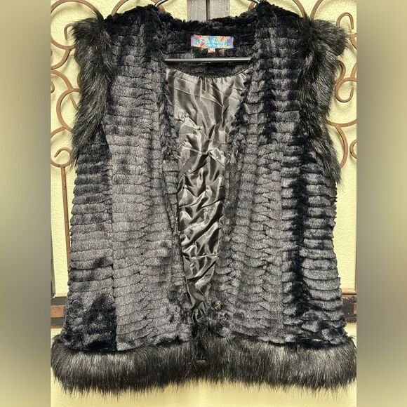 Selfie Couture black faux fur button vest - Picture 1 of 4